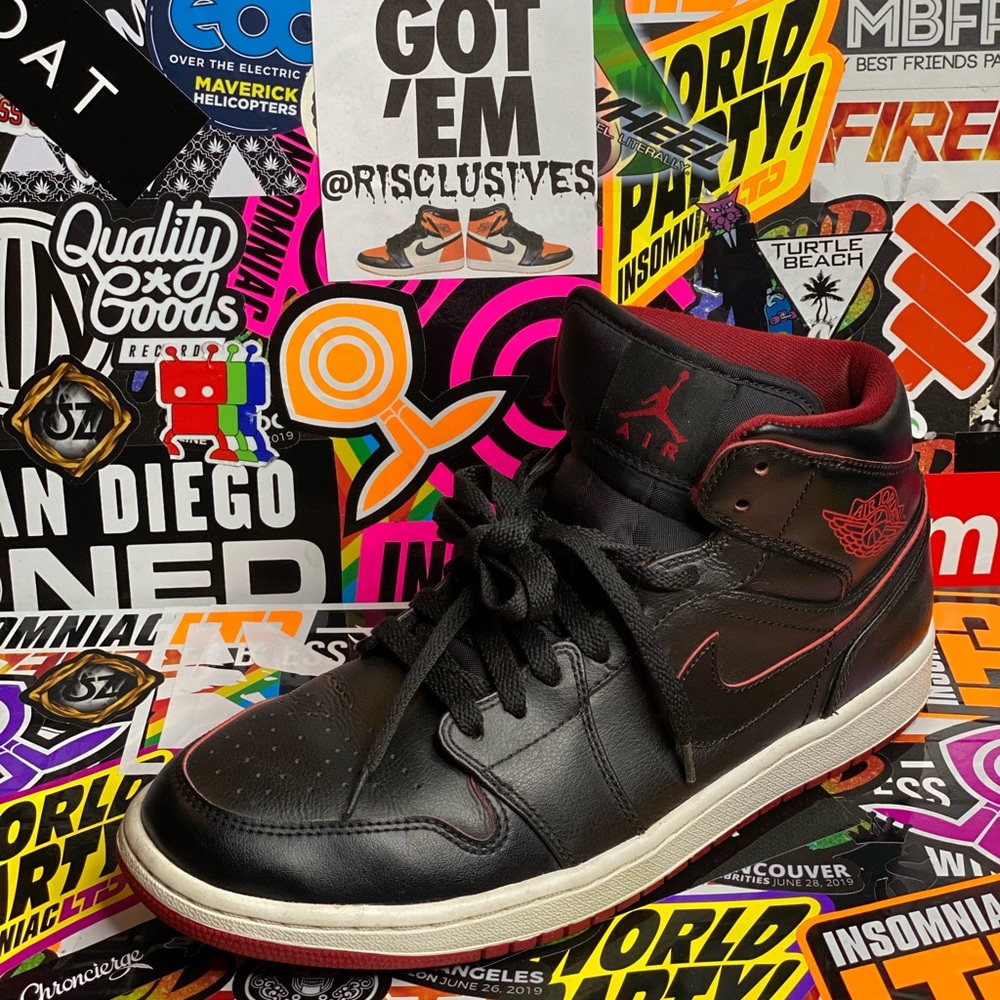 AIR JORDAN 1 MID ‘BLACK RED’ SIZE 9 - HYPE SNEAKER
